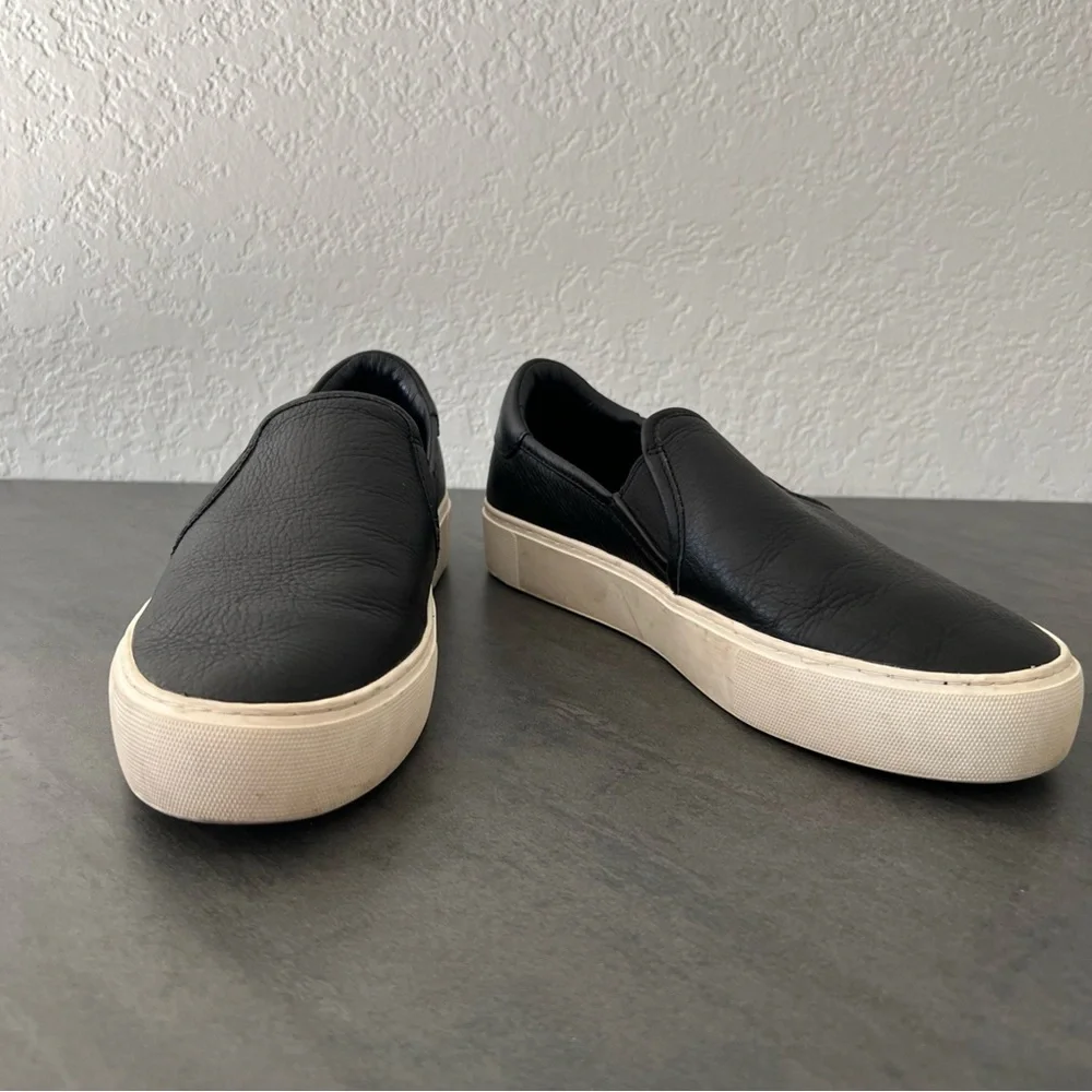 UGG Black Leather‎ Slip On Slides Sneakers Casual Shoes Women’s Size 9